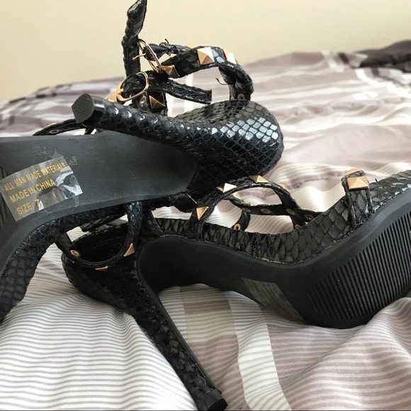 NWOT~ Black Shoes - Picture 4 of 6